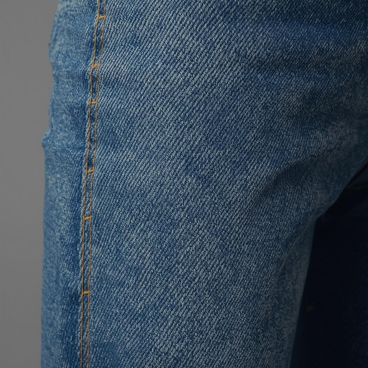 Denim avec surpiqûres or
